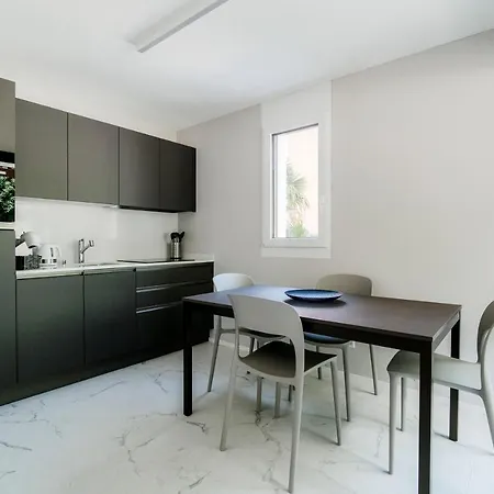 Apartment White Studio 8 - New Opening *